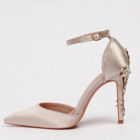 Champagne Gold Satin High Heel Shoes Embellished Flowers Metal Detail - Picture 3 of 8